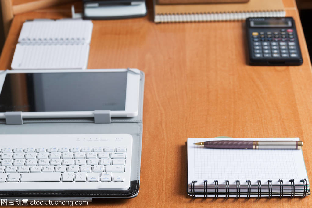 办公室的必备伙伴 从桌子到日用百货销售的高效协同